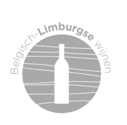 Label: Hier geniet je van Belgisch-Limburgse wijnen.